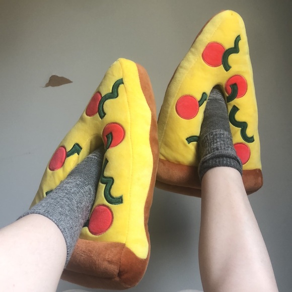 Funny pizza slippers - size 9-10 - Picture 3 of 4